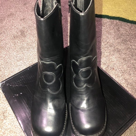 DollzKill // dELiA*s Mile A Minute Ankle Boots // size (11) - Picture 3 of 7